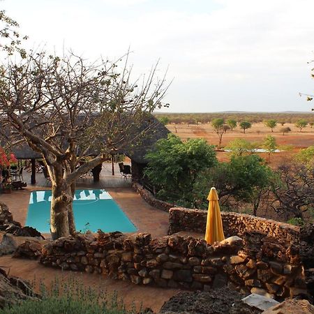 Okutala Etosha Lodge Outjo Exteriör bild