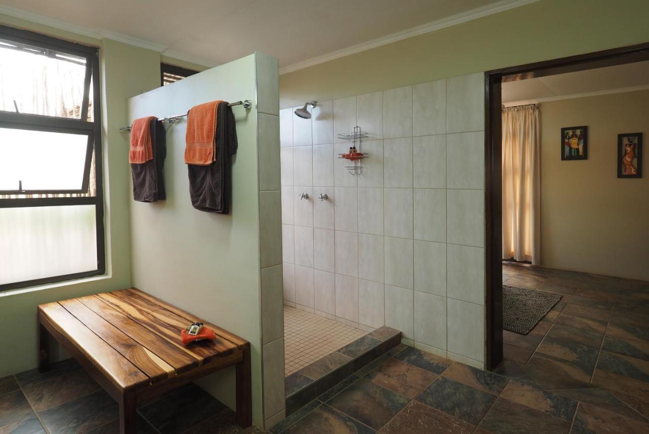 Okutala Etosha Lodge Outjo Exteriör bild