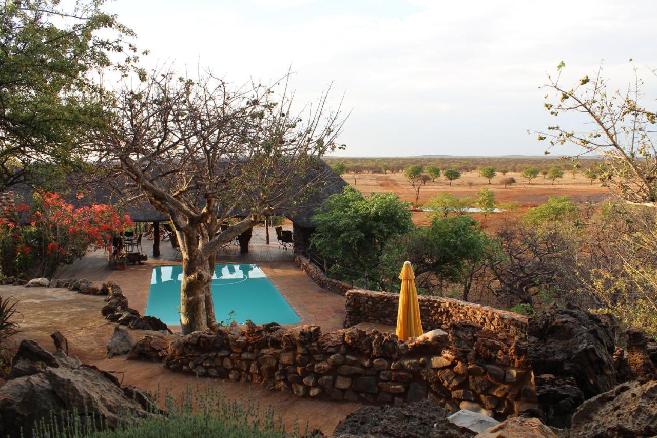 Okutala Etosha Lodge Outjo Exteriör bild