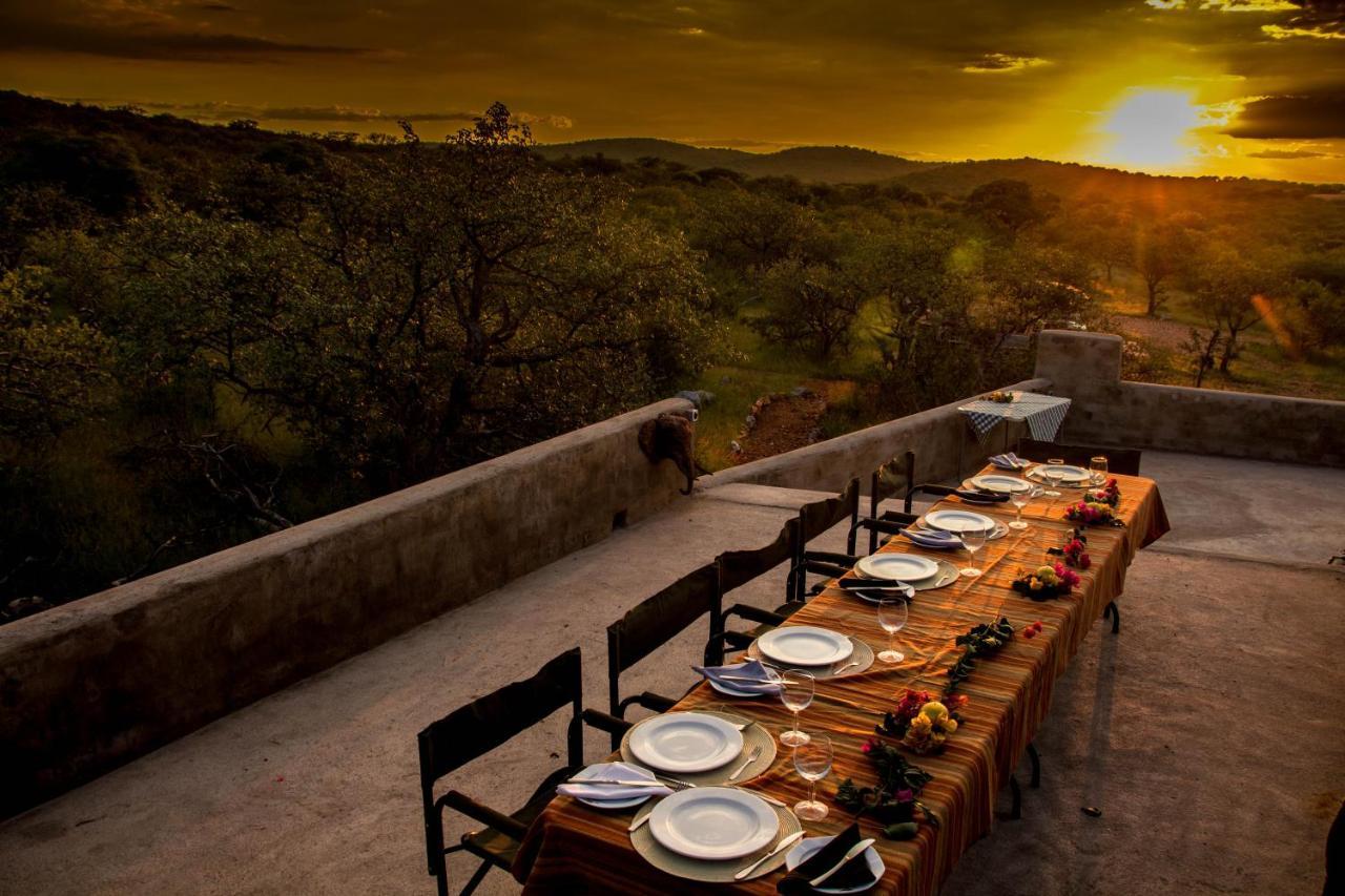 Okutala Etosha Lodge Outjo Exteriör bild