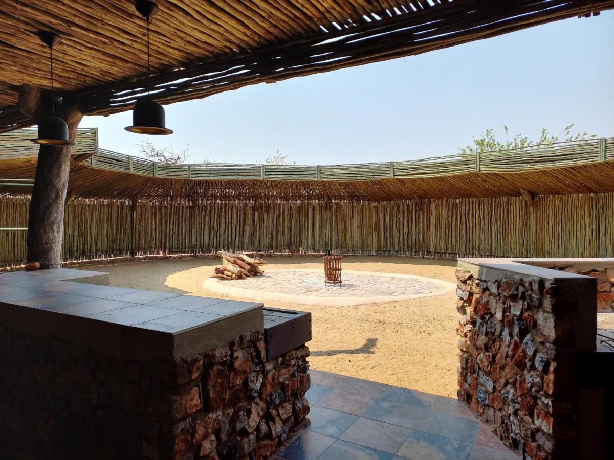 Okutala Etosha Lodge Outjo Exteriör bild